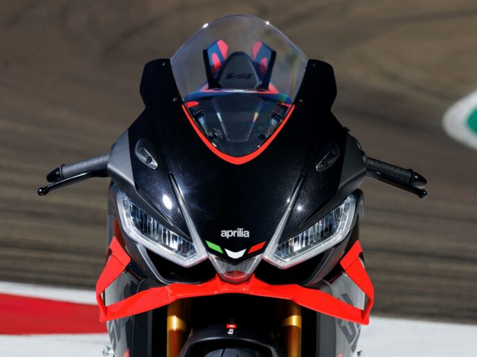 Aprilia_RSV4-factory_wall-image_1920x1440_3