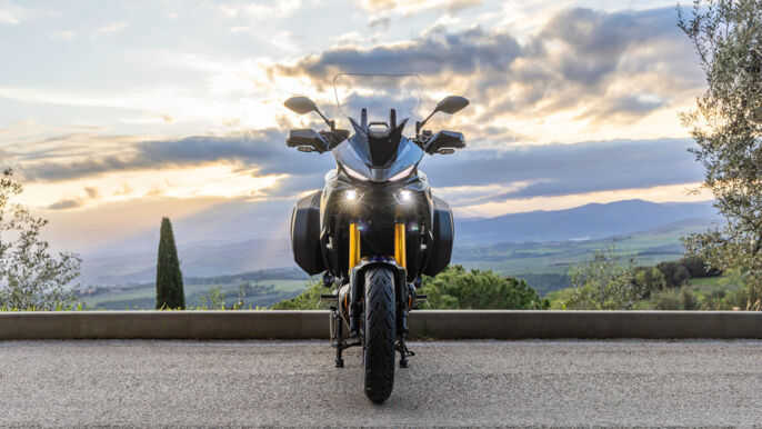 2025-Yamaha-MT07TRGT-EU-Icon_Performance-Static-006-03
