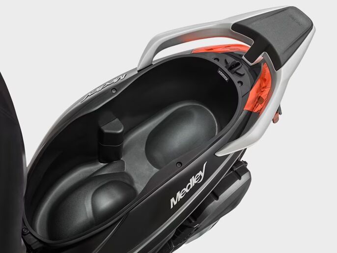 Piaggio_Medley-200_2025_Tab_900x675_Sottosella_1