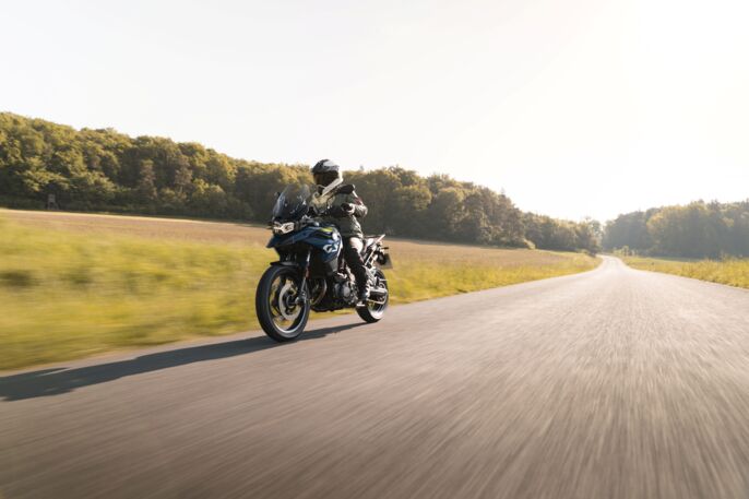 P90608215_highRes_bmw-motorrad-model-r