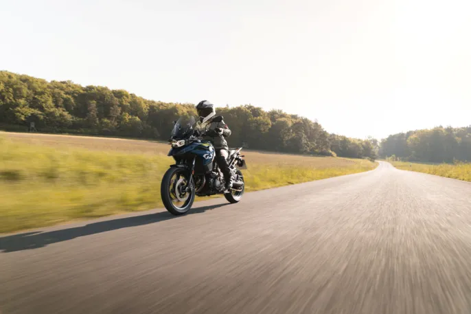 P90608215_highRes_bmw-motorrad-model-r