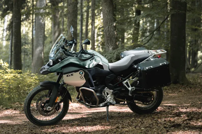 P90608195_highRes_bmw-motorrad-model-r