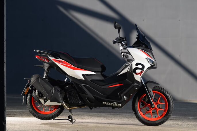 Aprilia_SR-GT-Sport-125_gallery_1