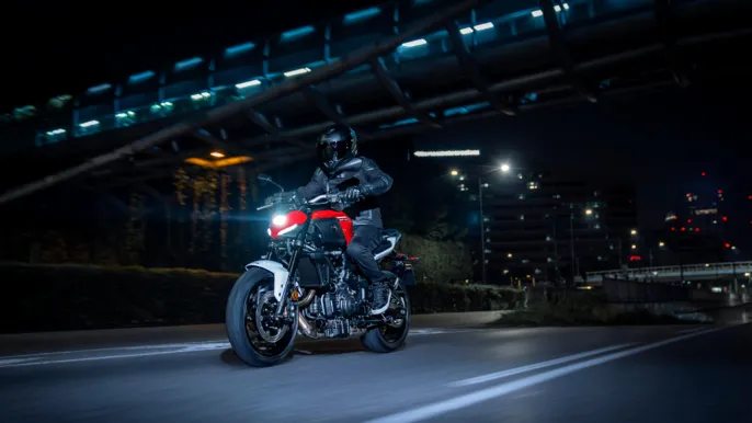 2027-Yamaha-MT07AS-EU-Redline-Action-002-03