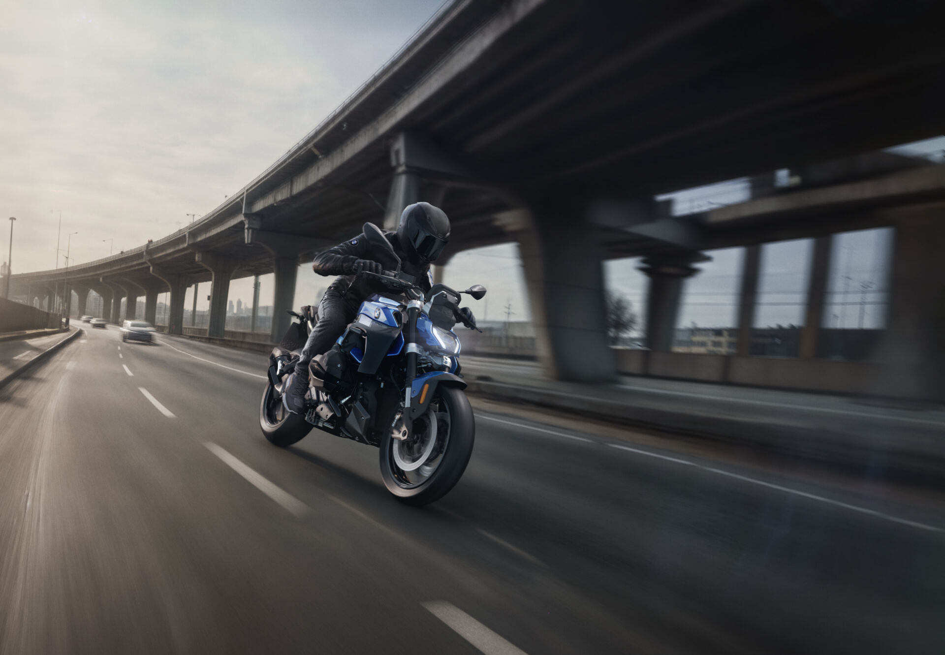 R 1300 R