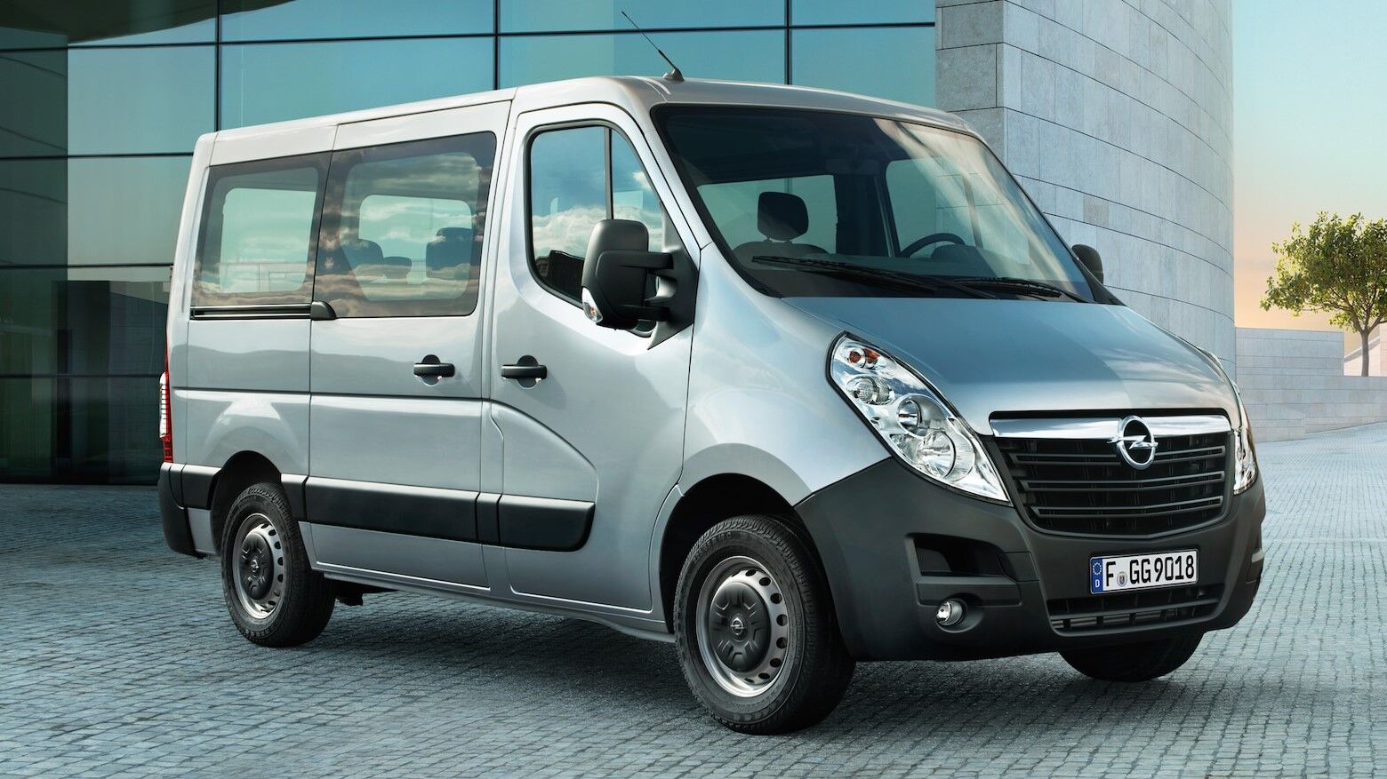Opel-movano-combi-motor.jpg